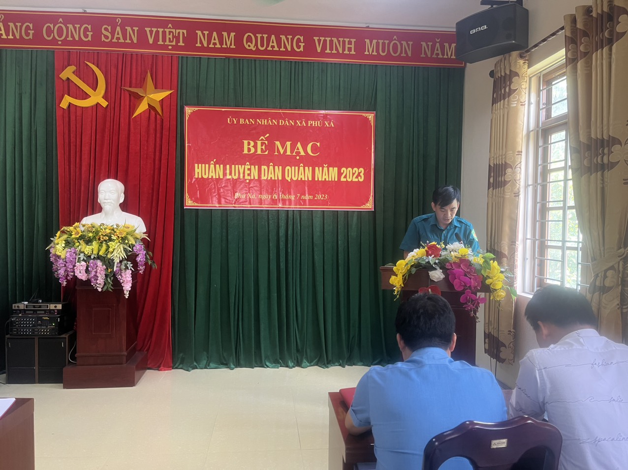 Đồng chí Dương Công Vĩnh Bí thư Đảng uỷ, phát biểu tại hội nghị